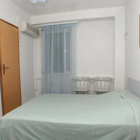 Studio Komiza 2429b * Vis