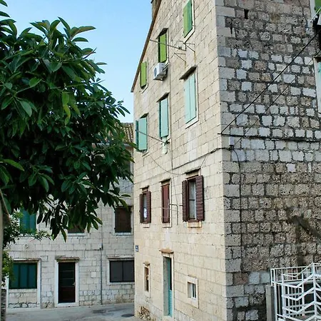 Studio Komiza 2429b